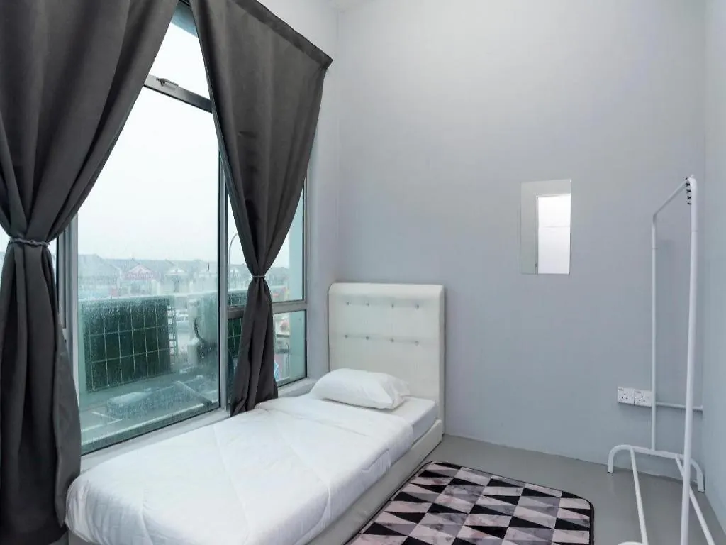 Spot On 89757 The Rooms Jb 新山 2*,